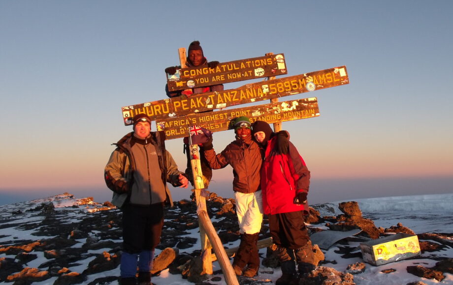 Escalada del Kilimanjaro al atardecer