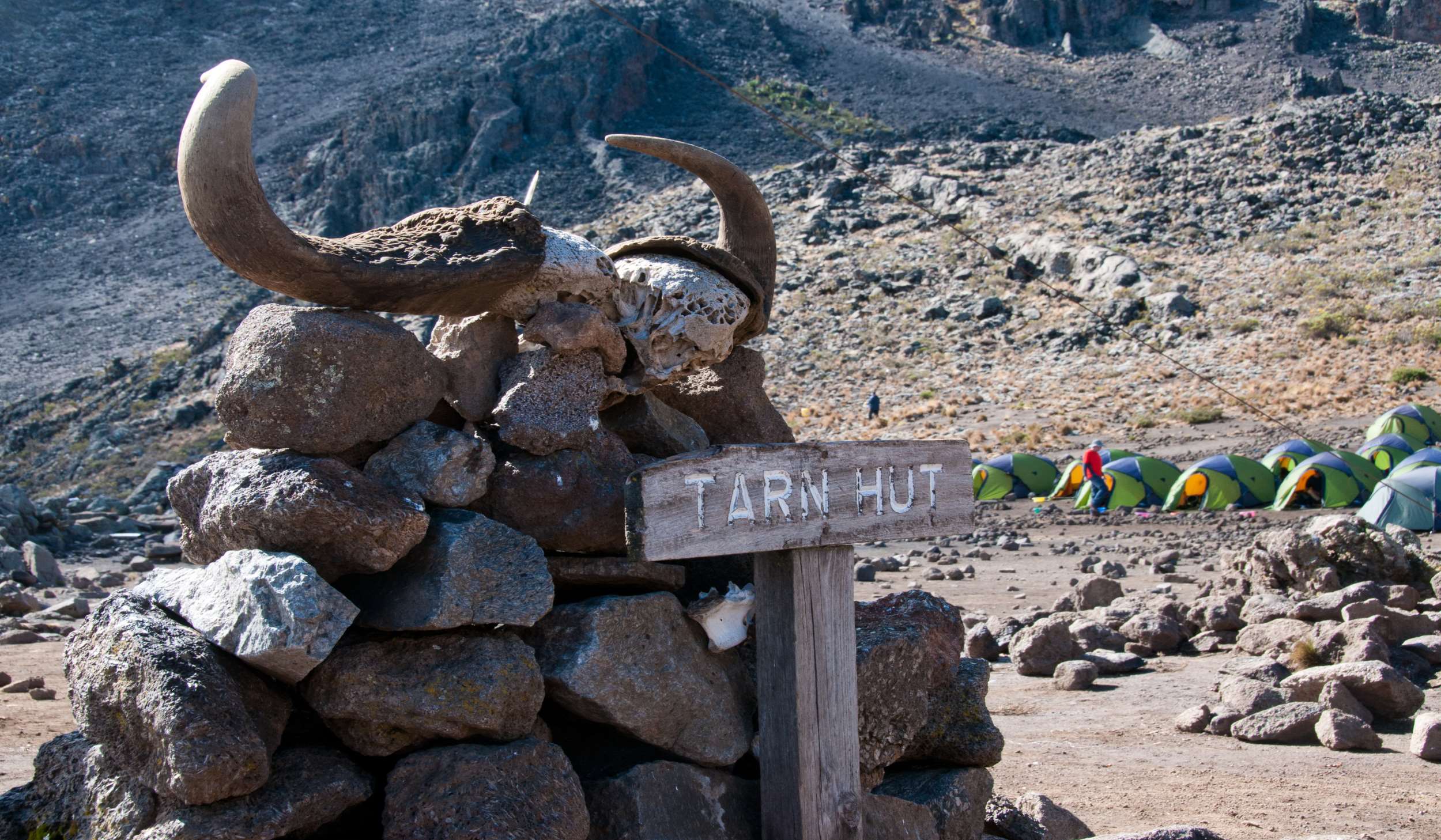 Ruta Rongai día 3: Kikelewa Camp (3600 m) - Mawenzi Tarn (4330 m)